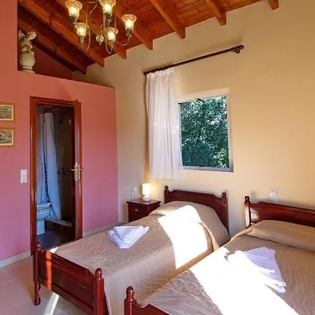 Aliona Villa Mavrata