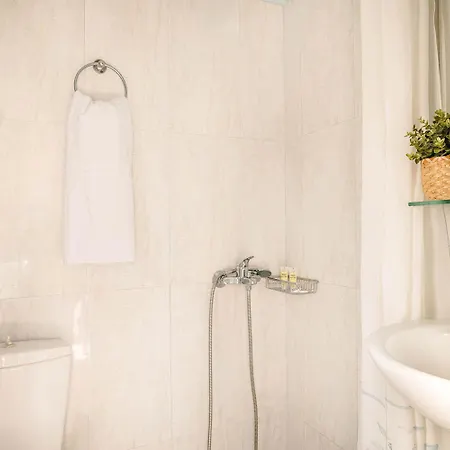 Aliona Villa Mavrata