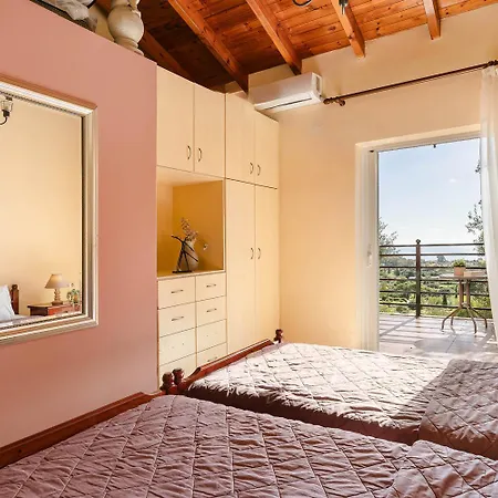 Aliona Villa Mavrata