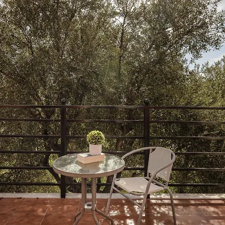 Aliona Villa Mavrata