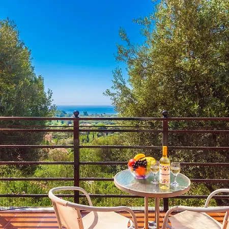Aliona Villa Mavrata