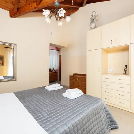 Villa Aliona