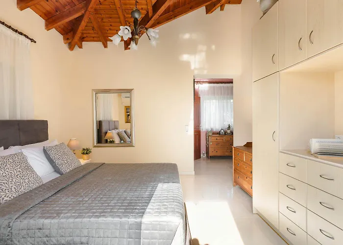 Aliona Villa
