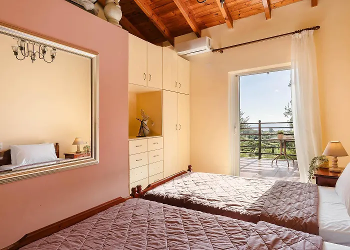 Aliona Villa Mavrata