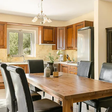 Aliona Willa Mavrata